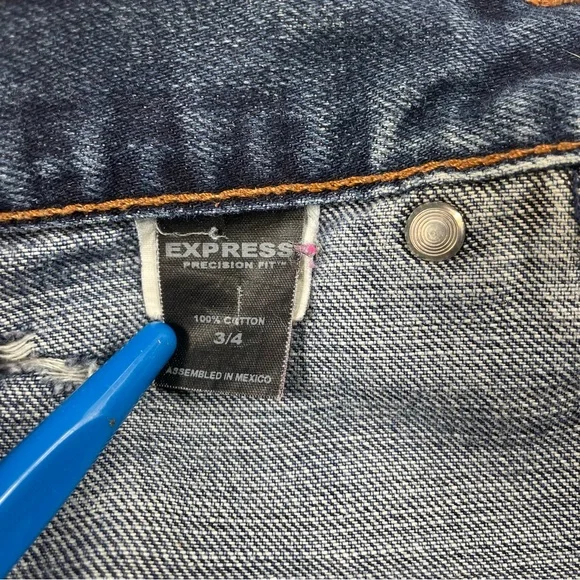 🔥Vtg EXPRESS Distressed Frayed Hem Jean Shorts High Waist Mid Wash Denim 3/4 - Picture 11 of 16